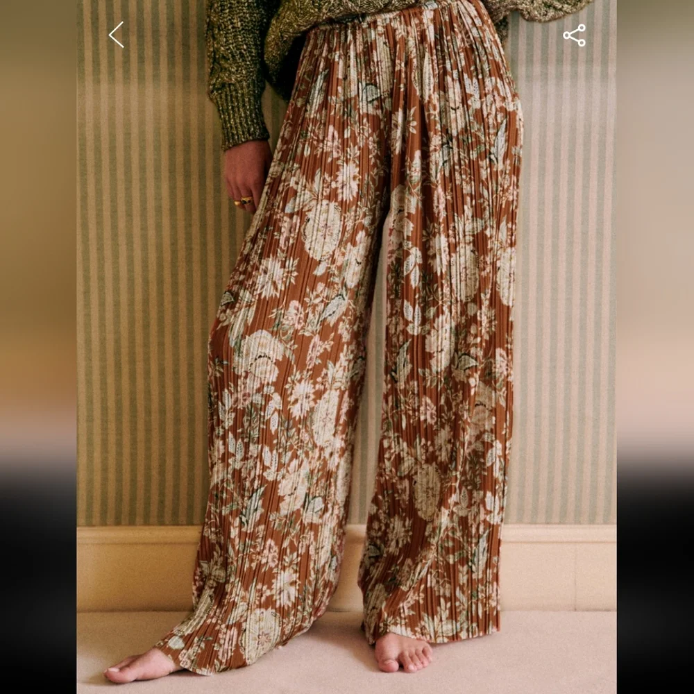 Sezane Cyrano Pleated Flowy Trousers - Floral Brown - Picture 3 of 4